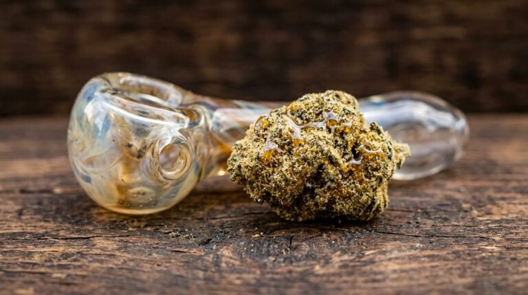 How to Smoke Moon Rocks (and Snowcaps vs Moonrocks)